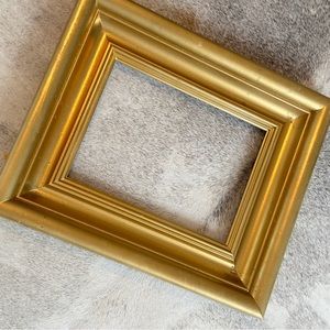 VINTAGE Wooden Shabby Chic Gold Empty Frame 10”x12” Opening 6”x8” Chunky Wood